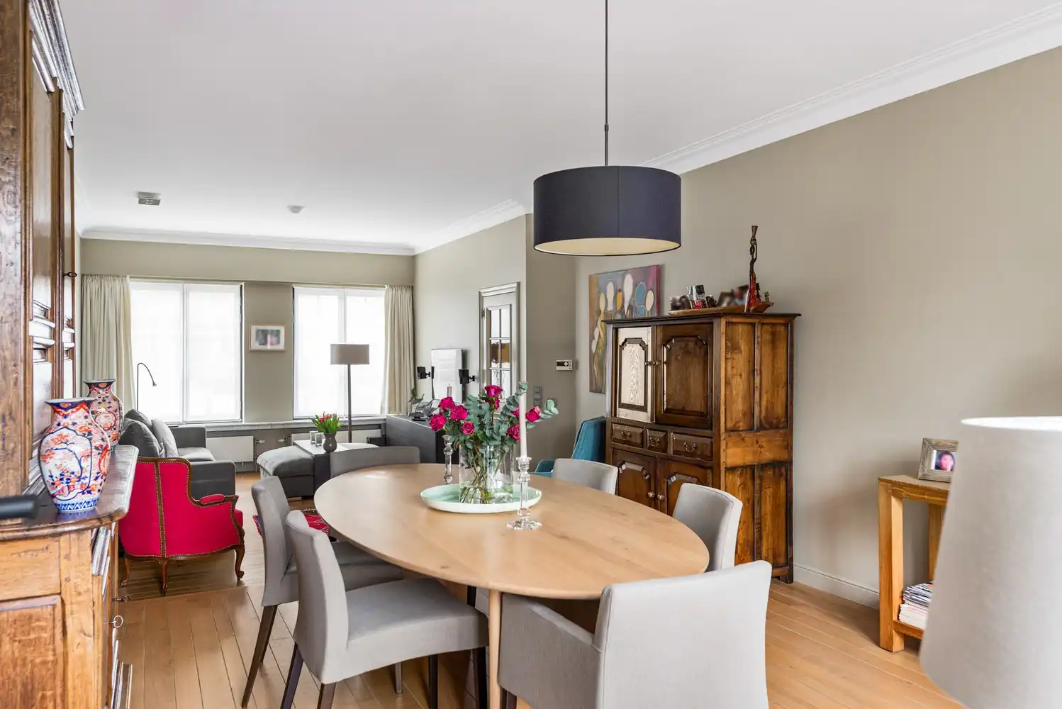 Verzorgde instapklare woning met 4 slaapkamers en ruime garage. foto 5