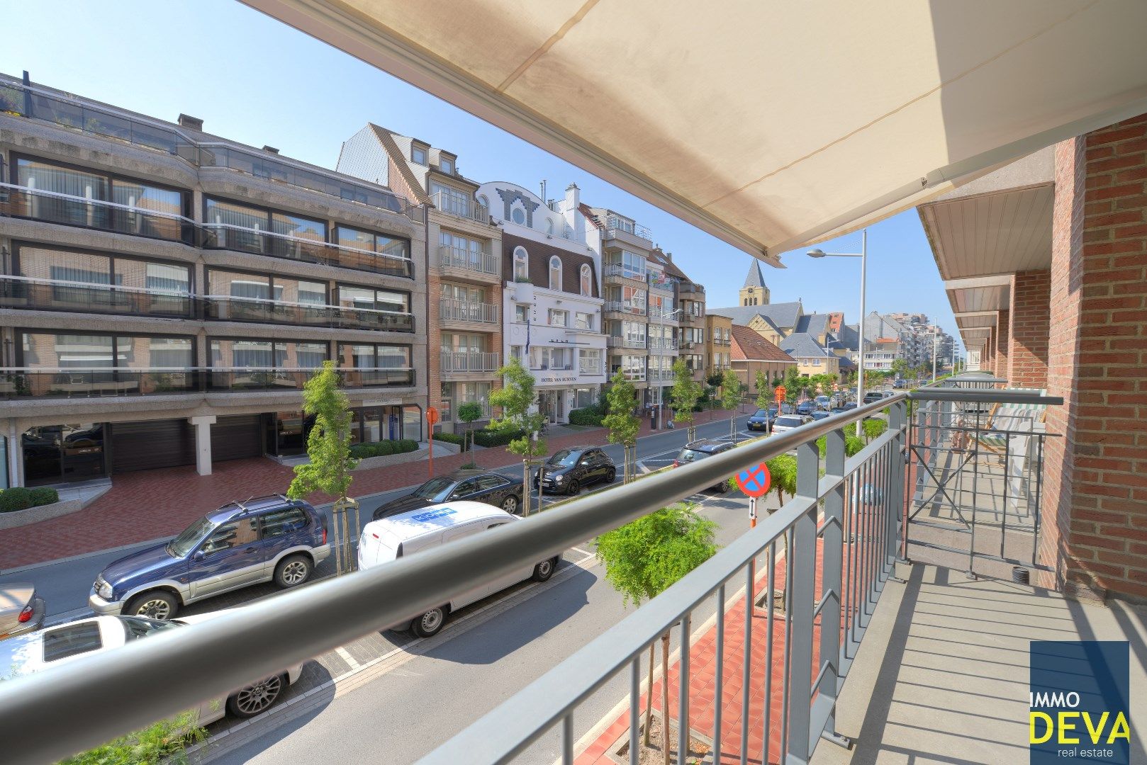 Mooi en zonnig appartement gelegen op de Van Bunnenlaan foto 3