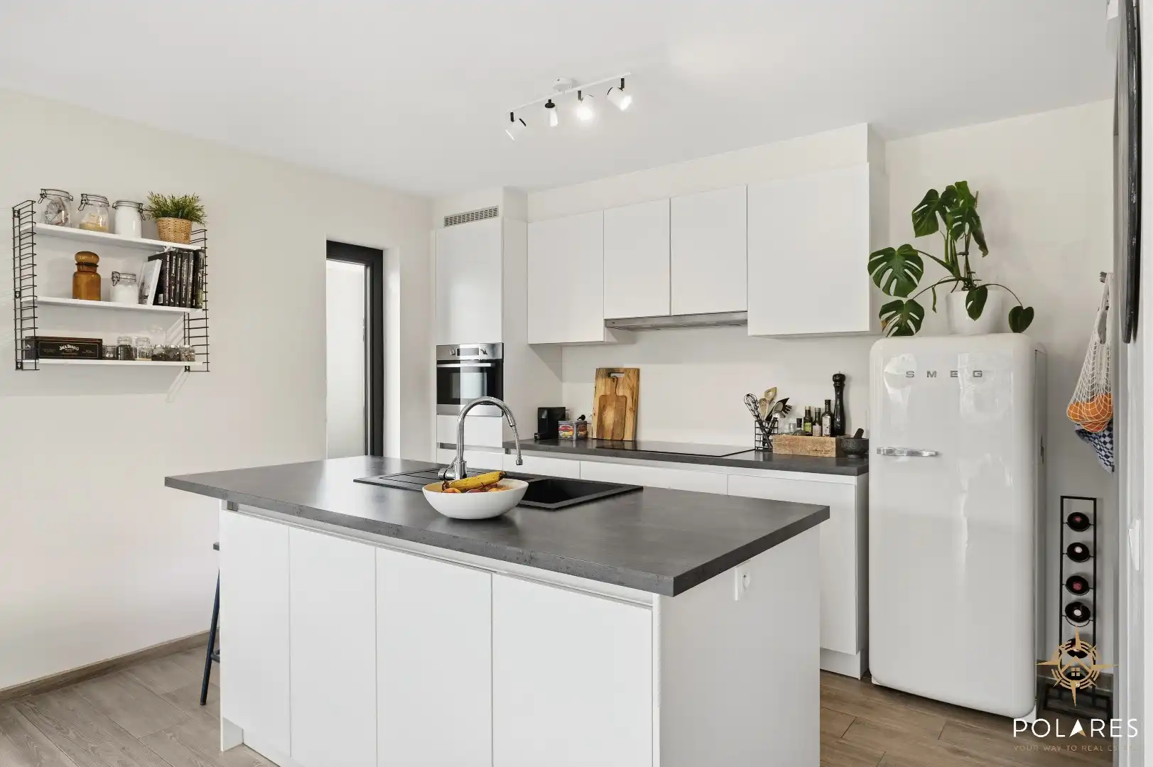 Instapklaar en energiezuining appartement met zonnige tuin en staanplaats foto 13