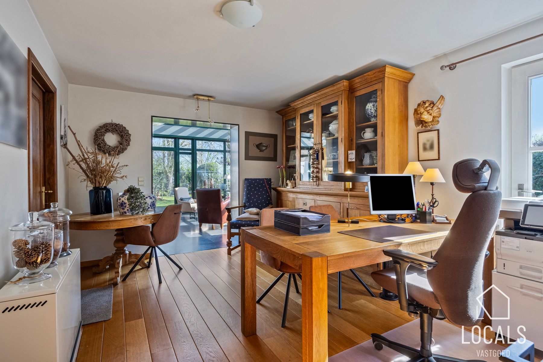 Tijdloze villa in doodlopende straat aan het bos foto 11