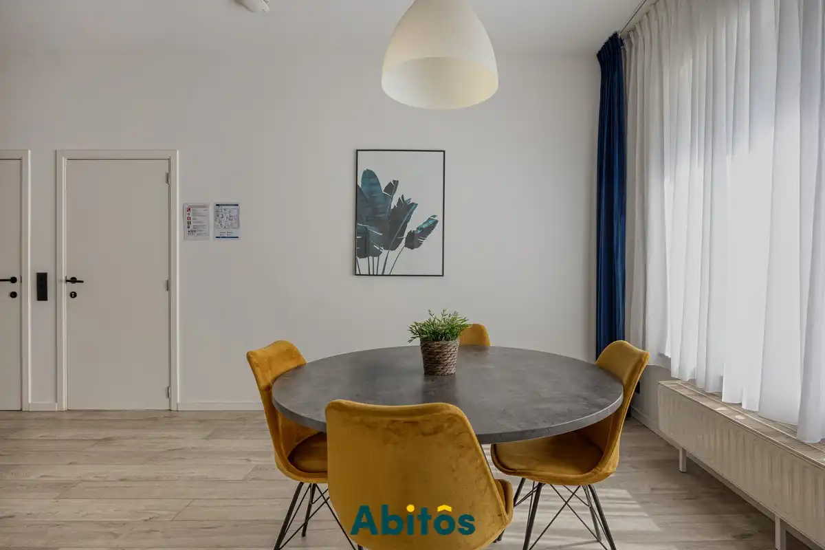 Lichtrijk gemeubeld 2-slaapkamerappartement in het historische hart van Gent foto 2