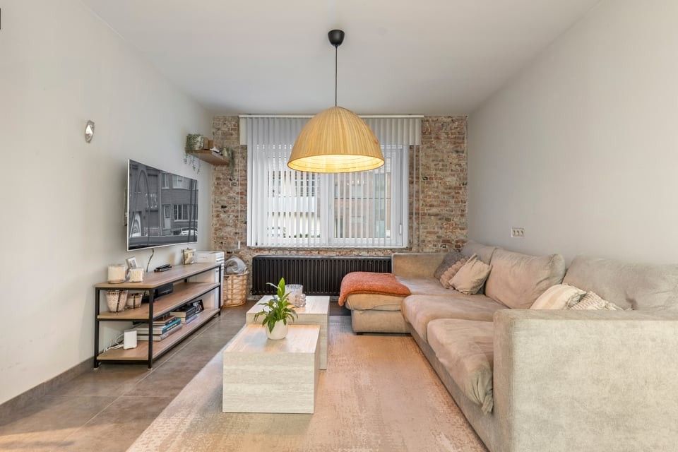 INSTAPKLARE GEZINSWONING MET 4 SLAAPKAMERS EN ZONNIGE TUIN OP TOPLOCATIE foto 3