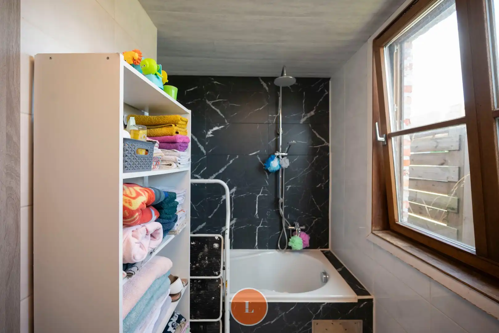 Bungalow met 2 slaapkamers, oprit en grote tuin foto 12