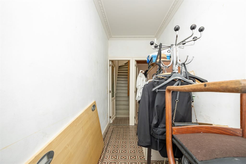 karaktervolle, te renoveren woning foto 2