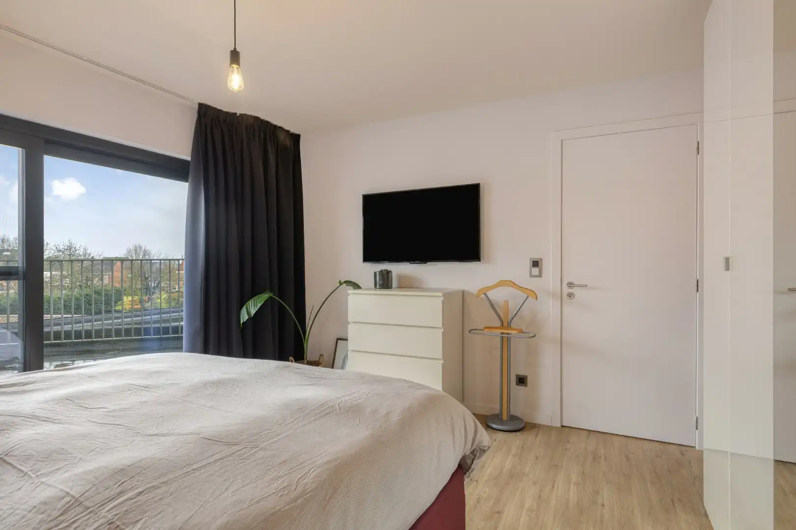 Instapklare bel-etagewoning met dubbele garage en tuin in het centrum van Retie foto 23