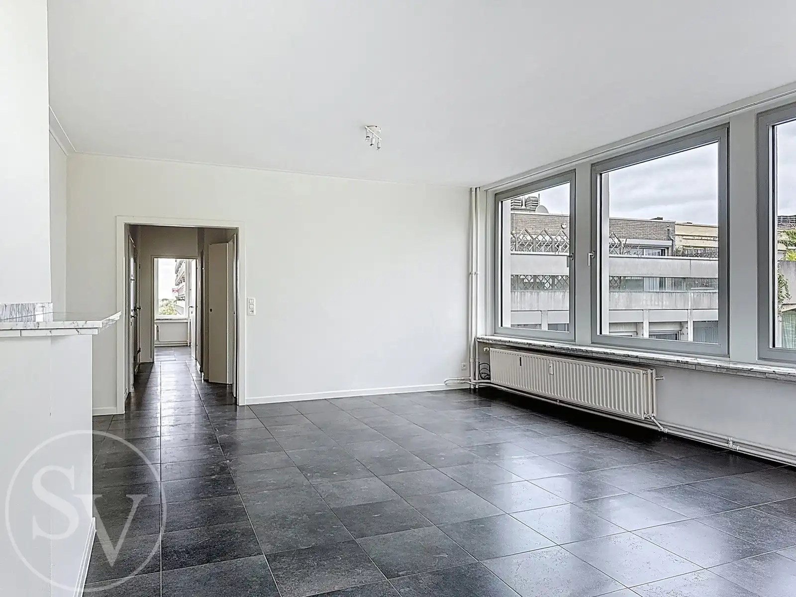 Appartement met 2 slaapkamers, balkon en garage. foto 4