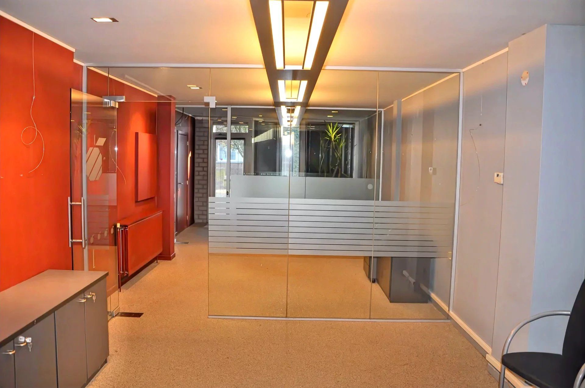 UNIEK HANDELSPAND VAN 110M² MET DUPLEXAPPARTEMENT MET 3 SLPK IN LANAKEN CENTRUM foto 8