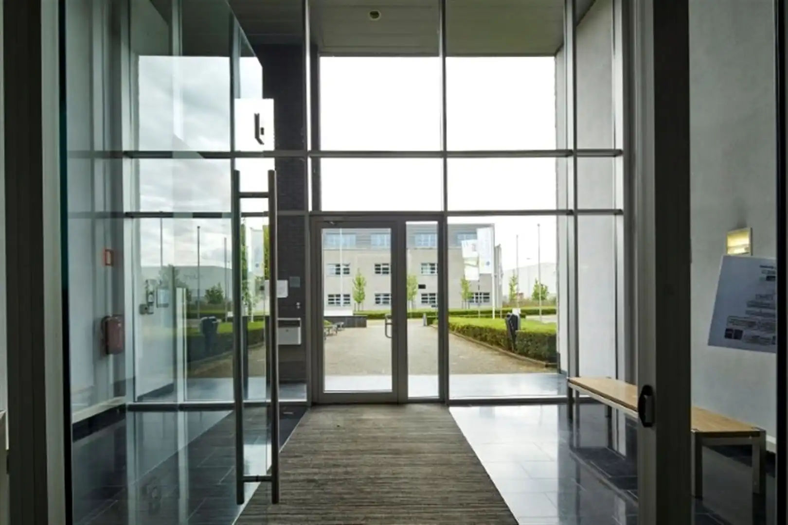 Kantoorgebouw foto 5