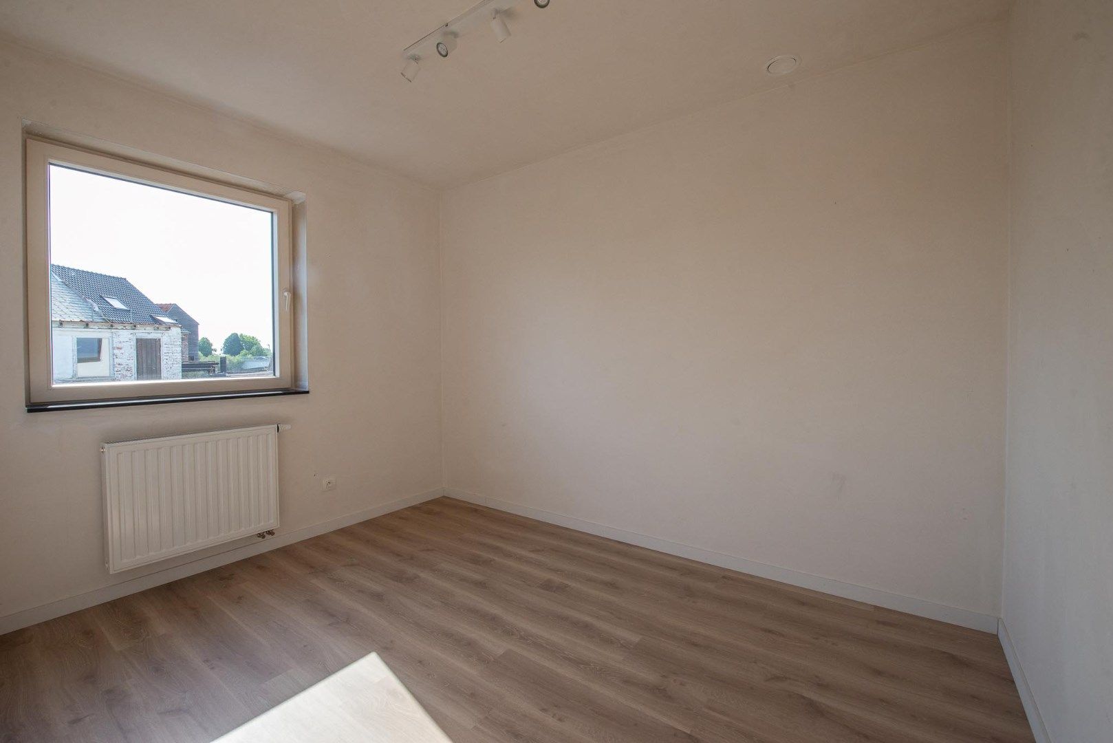 Energiezuinige recente woning met 3 slaapkamers, tuin en carport in rustige straat te Sint-Joris foto 16