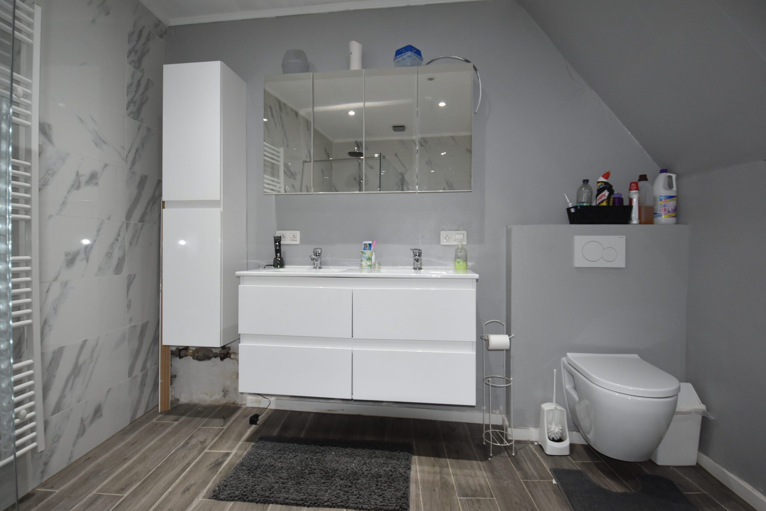 Zeer ruime, grotendeels gerenoveerde stadswoning foto 9