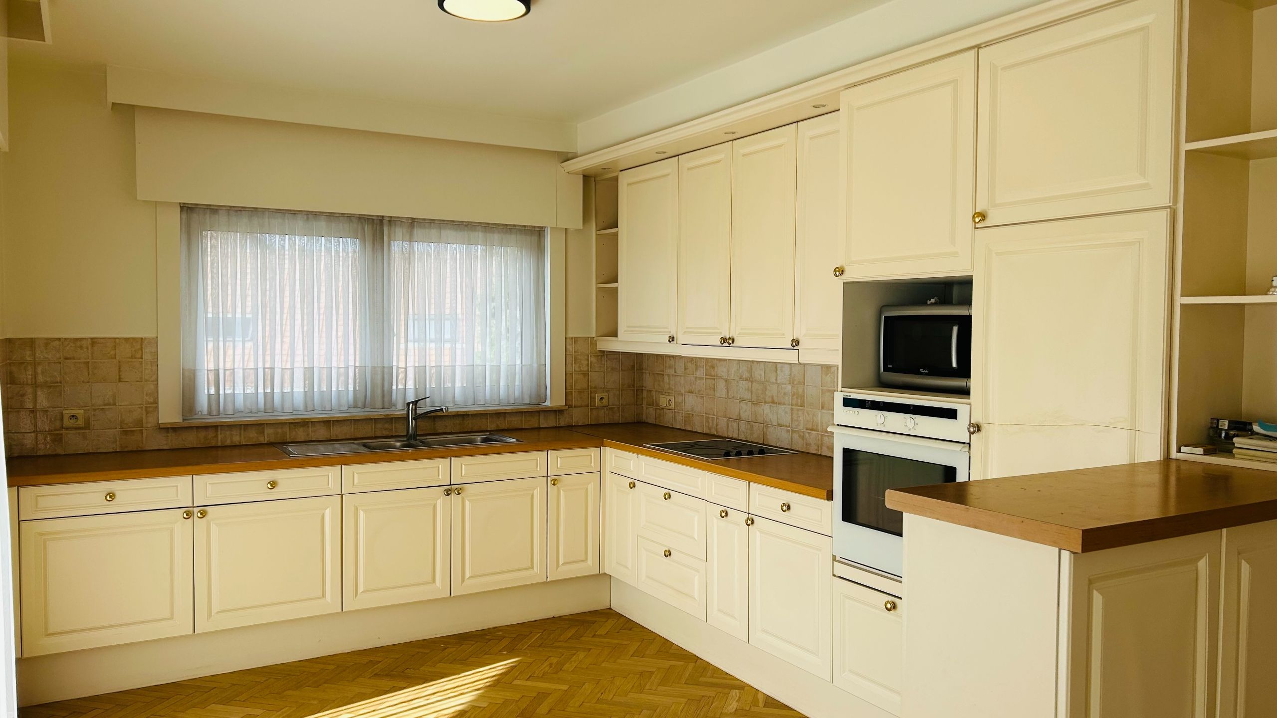 Ruim appartement met: 2 slpks., terras en garage aan de rand van Zwevegem foto 6