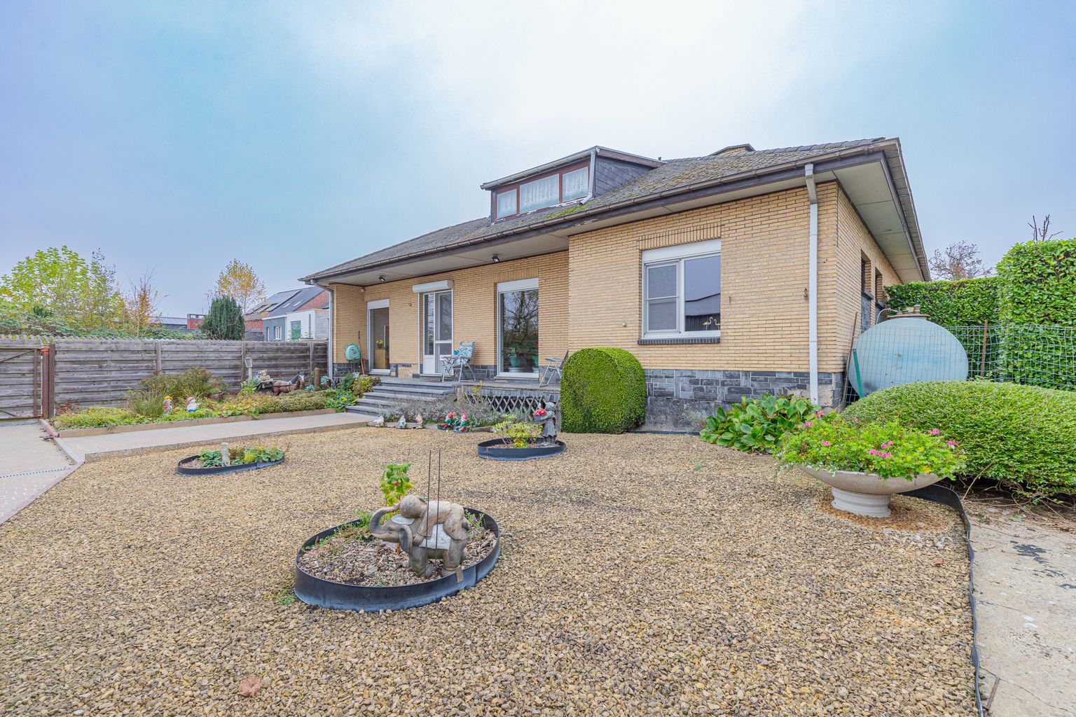 Ideaal gelegen bungalow met 3 slpk, tuin en garage foto 20