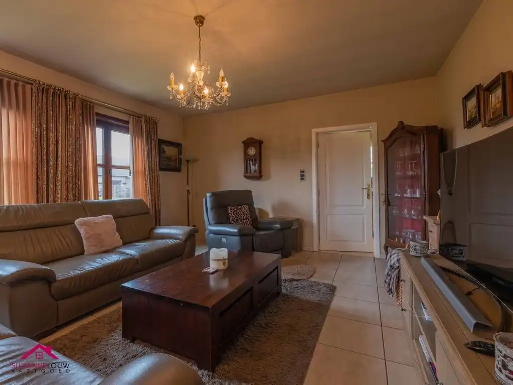 Charmante vrijstaande woning met sfeervol aangelegd terras foto 24