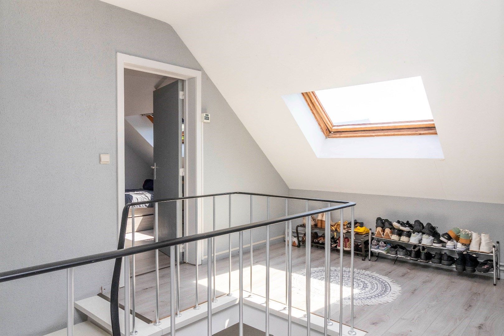 Ruim duplexappartement met gelijkvloerse handelsruimte foto 16
