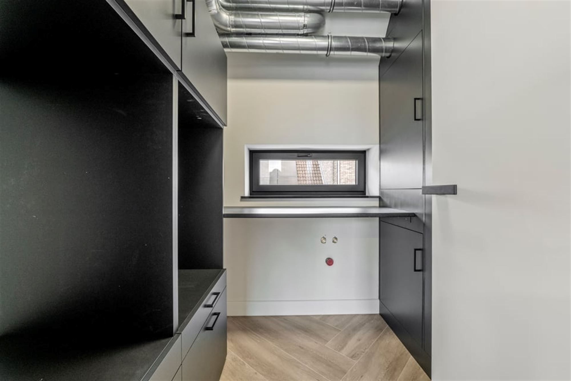 PRACHTIG GERENOVEERD APPARTEMENT MET 2 TERRASSEN TE HUUR MIDDENIN HET CENTRUM VAN SINT-TRUIDEN  foto 16
