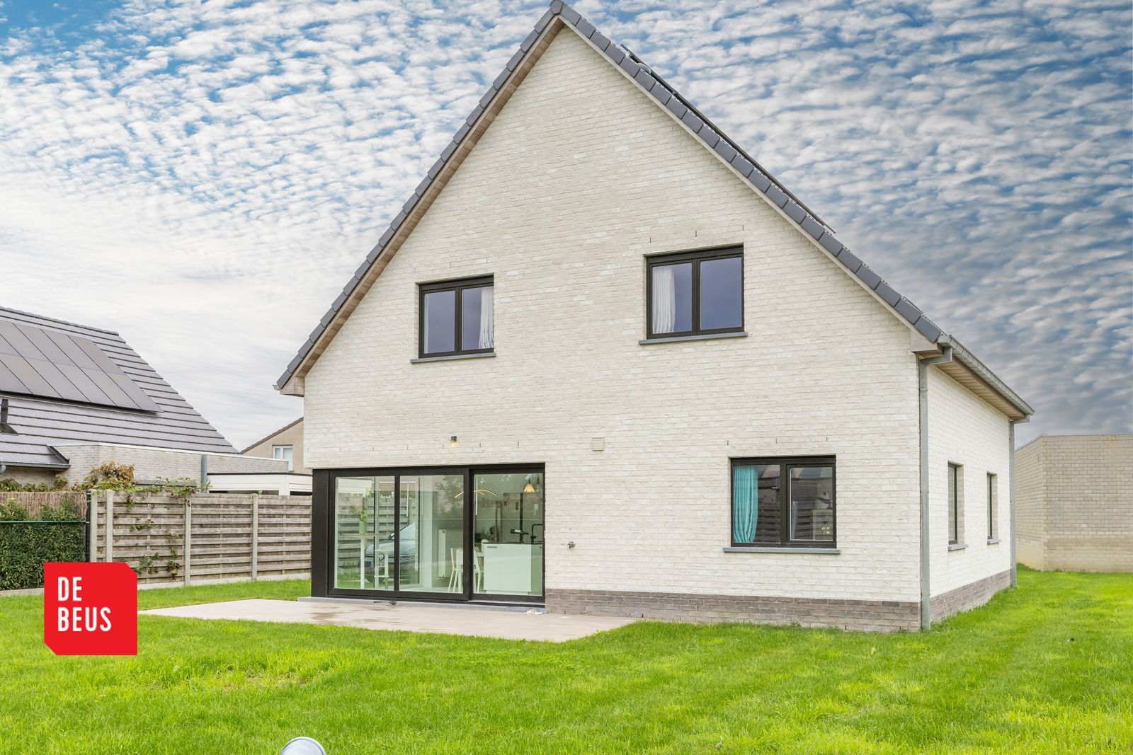 Recente vrijstaande villa op een royaal perceel (1044 m2) foto {{pictureIndex}}