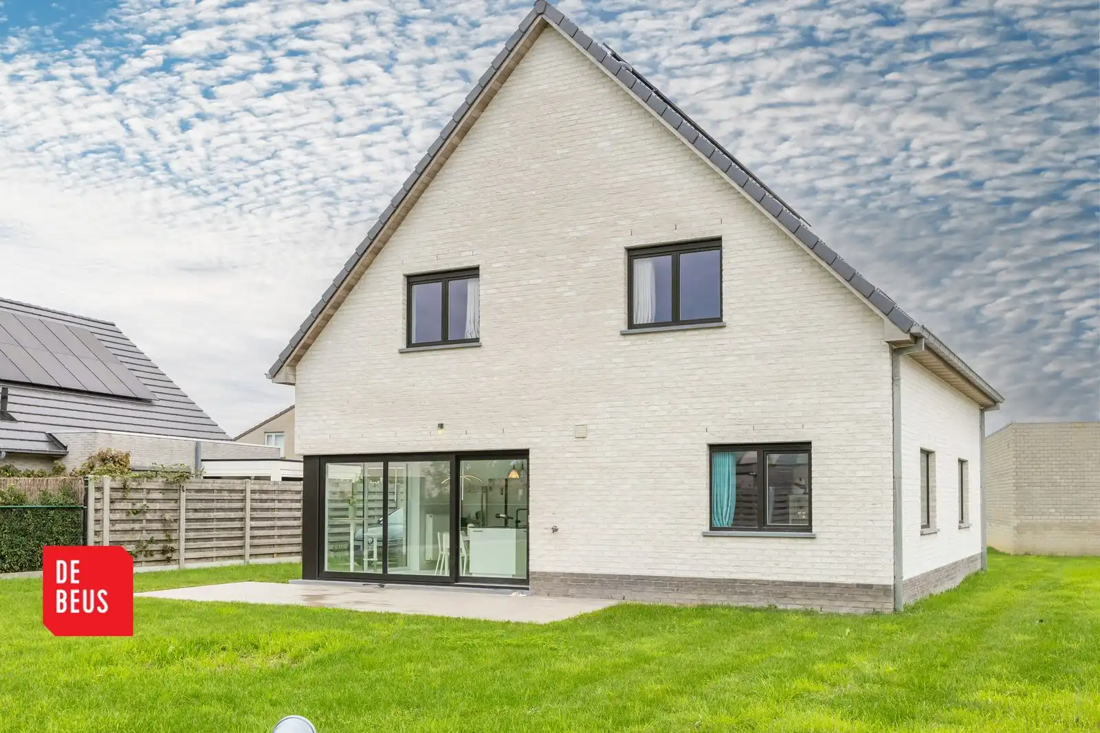 Recente vrijstaande villa op een royaal perceel (1044 m2) foto {{pictureIndex}}