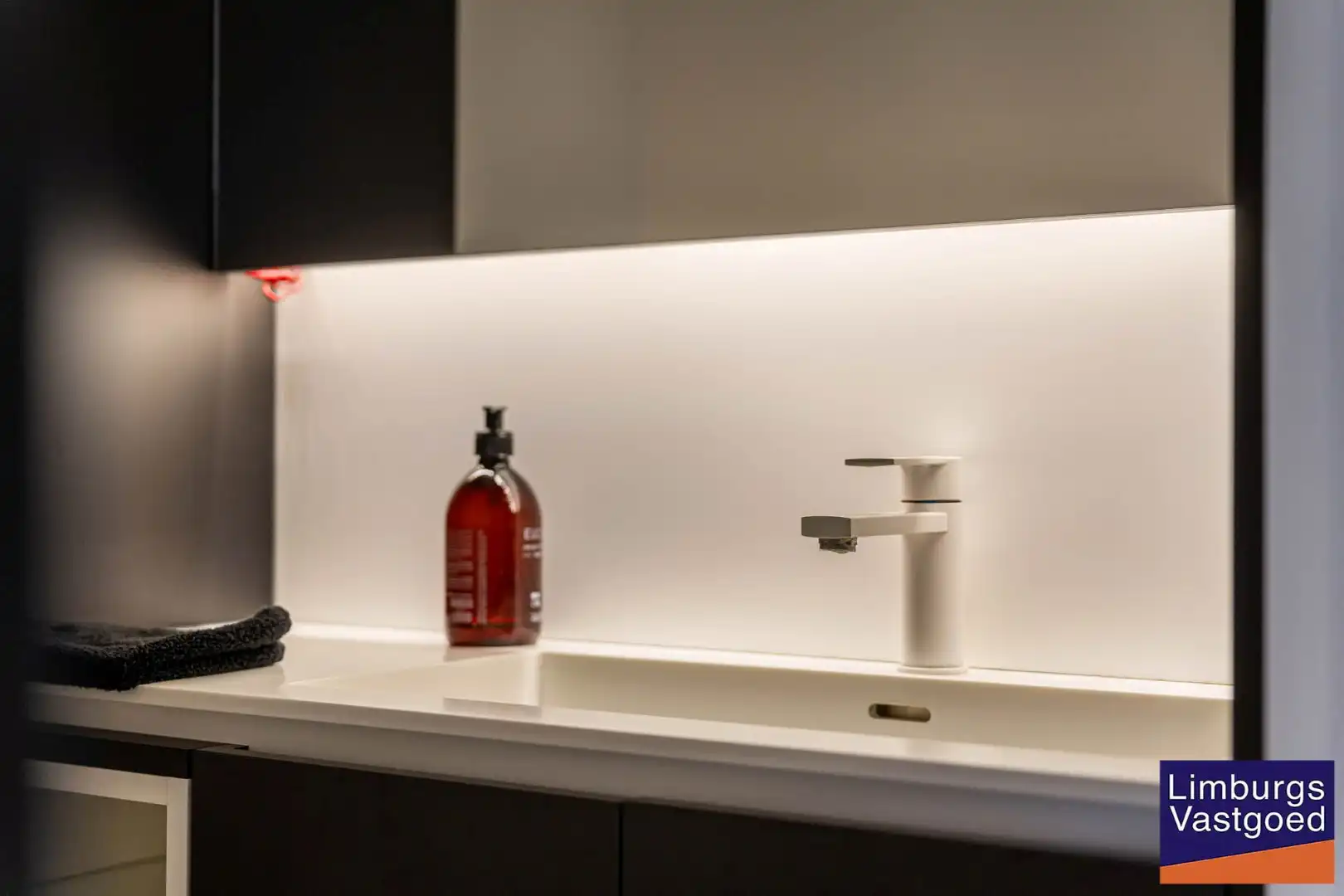 Modern instapklaar kantoor in Hasselt centrum met energielabel B foto 14