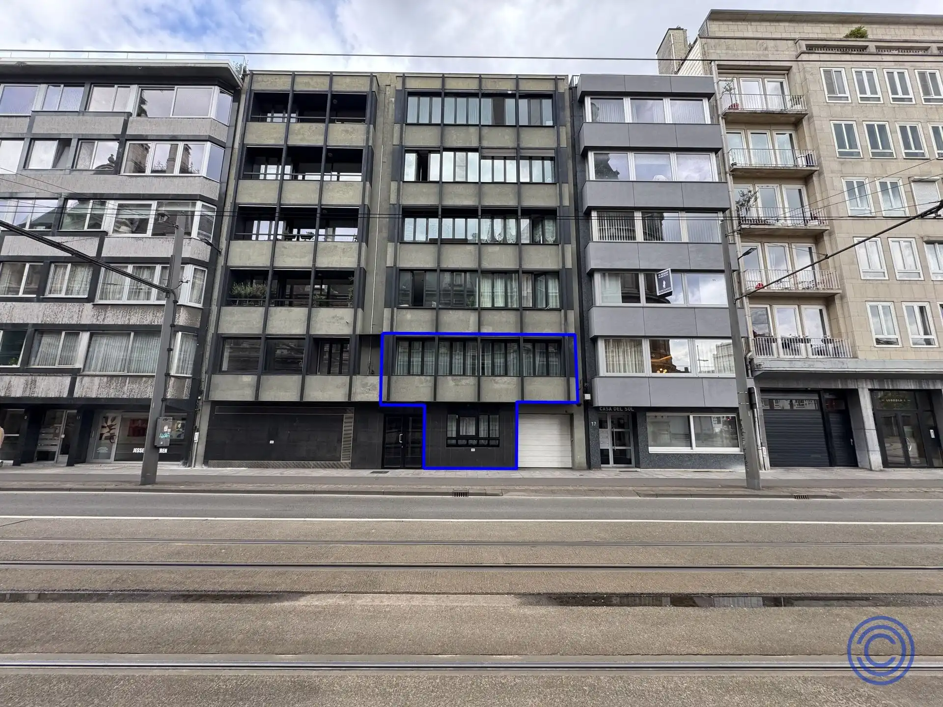 Ruime duplex met 2 slaapkamers in centrum Antwerpen! foto {{pictureIndex}}