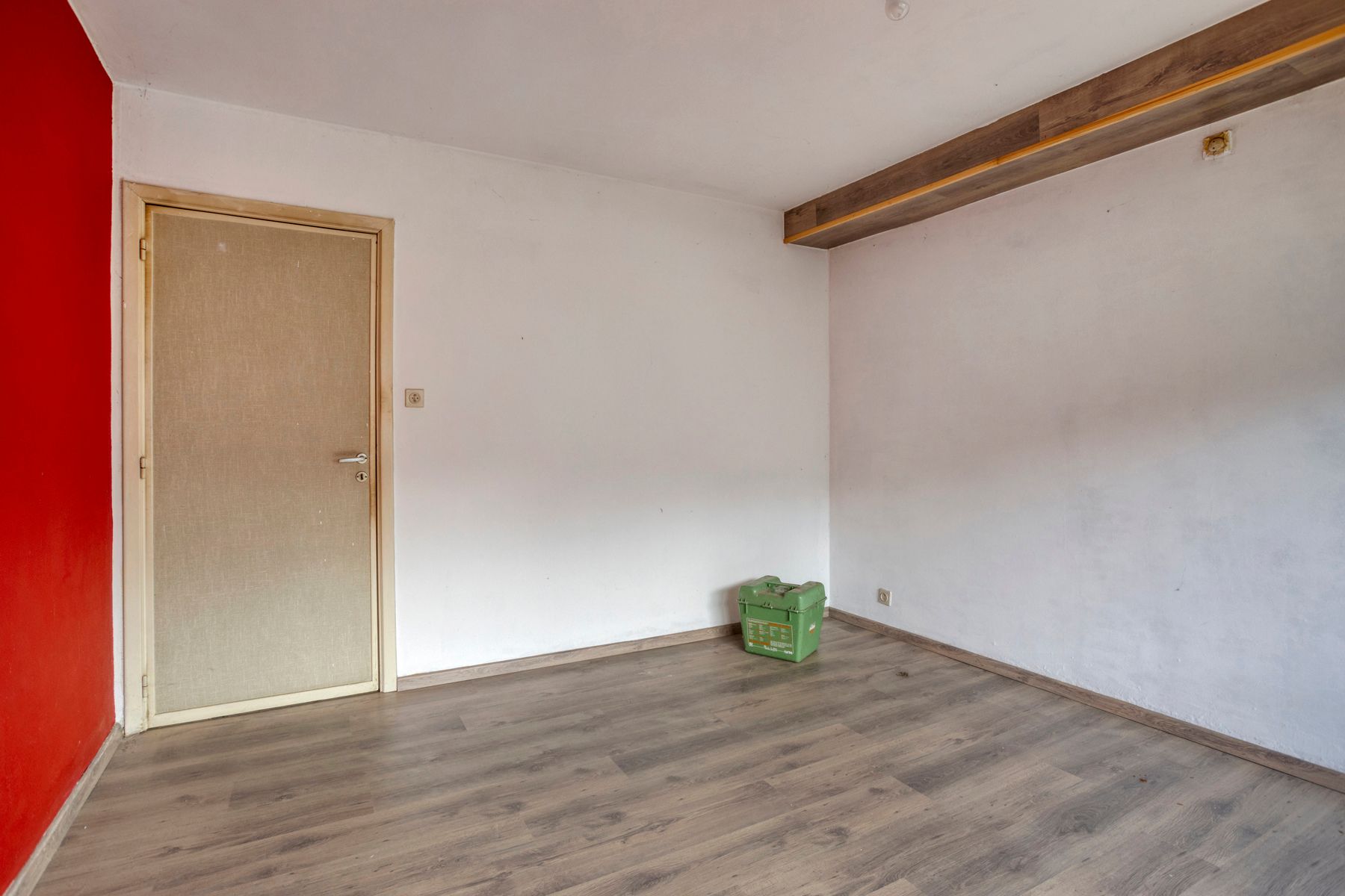 Te renoveren woning met 3 slaapkamers en tuin. foto 19