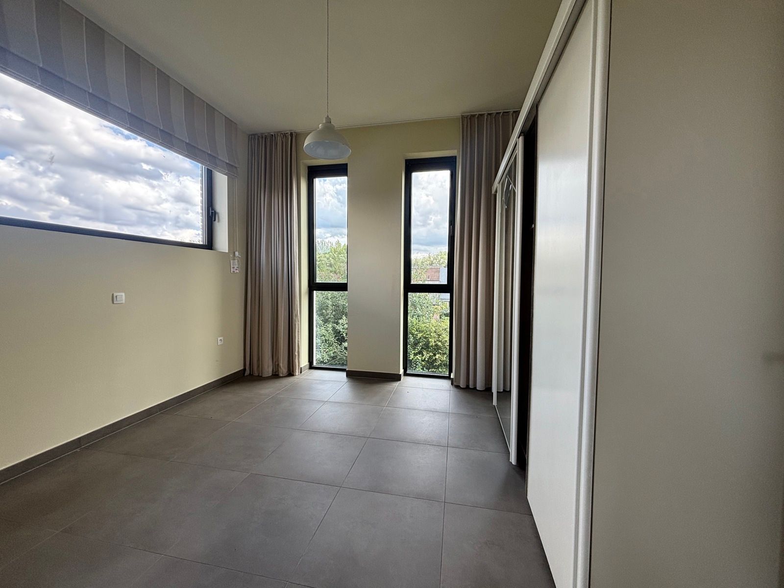 TE KOOP: Zeer mooie Serviceflat 2 SLAAPKAMERS en terras! foto 9