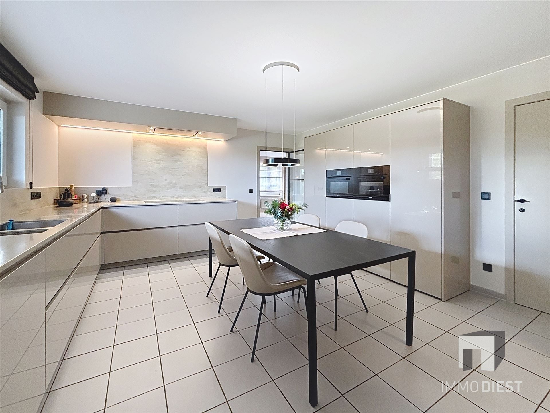 Villa met 5 slpk op 74,11are en zuidgerichte tuin foto 28