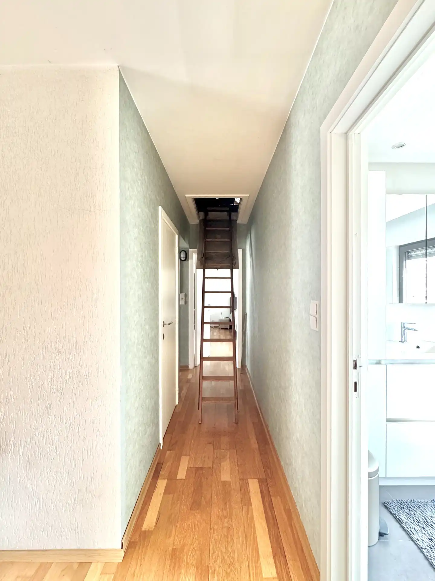 BREDE GEVEL- WOONST| HANDELSGELIJKVLOERS OF KANTOOR| DUBBELE GARAGE | TUIN |1.055 M² foto 41