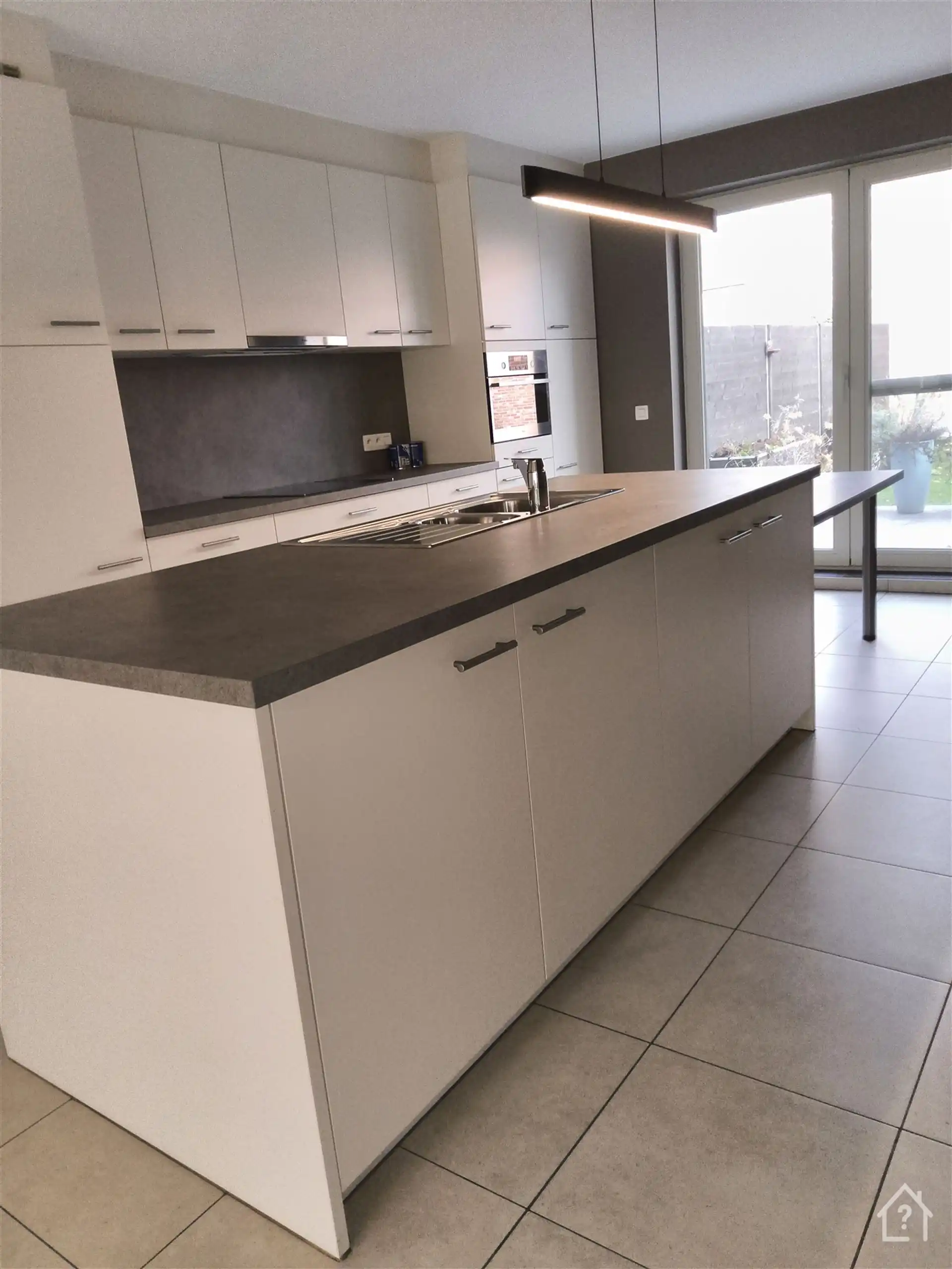 2 slaapkamer appartement met privatieve tuin en 2 parkings foto 9