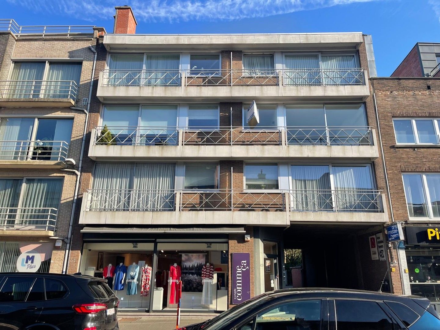 APPARTEMENT foto {{pictureIndex}}