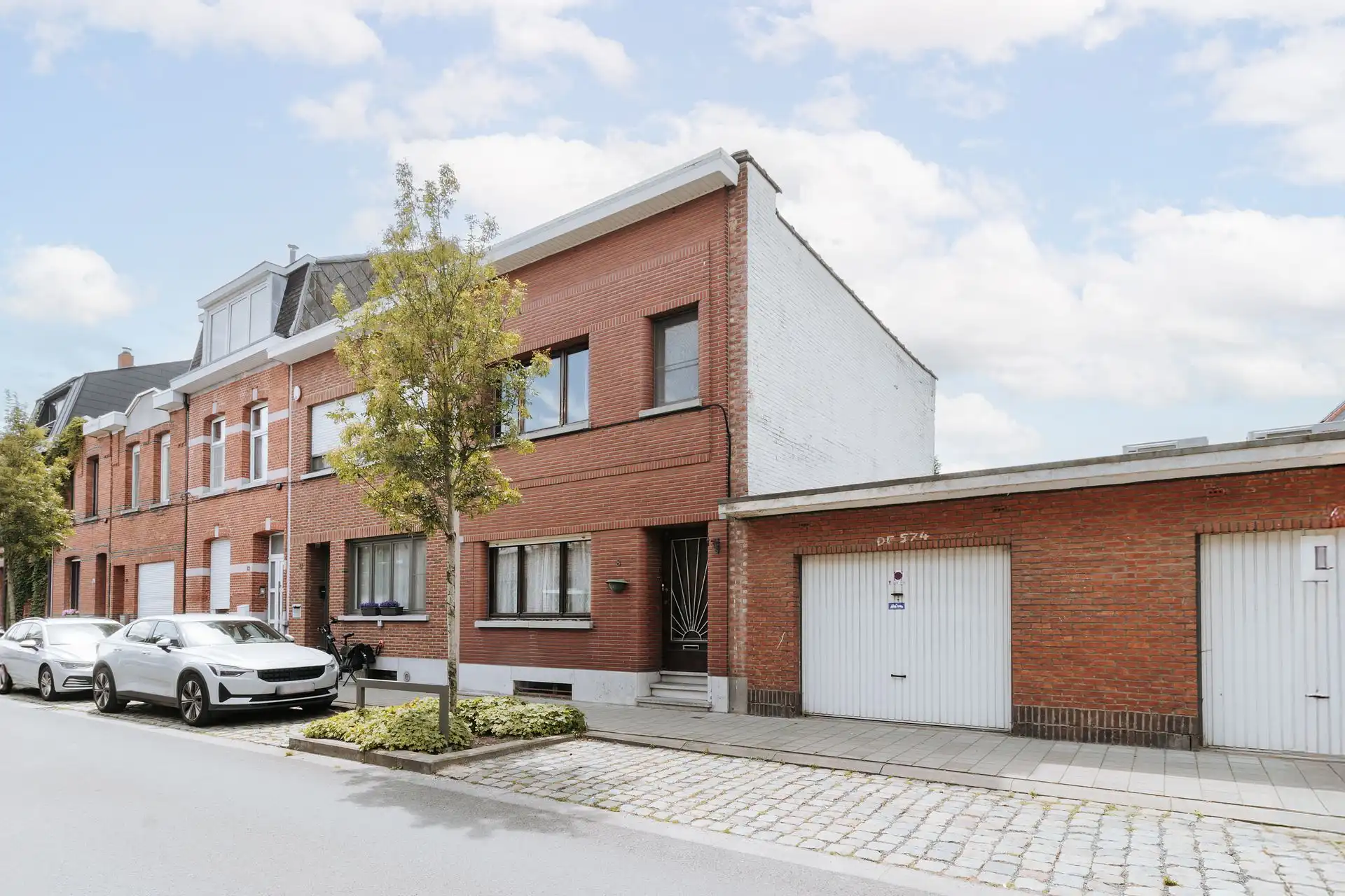 Hoofdfoto van de publicatie: Te renoveren woning met karakter en potentieel in Wilrijk