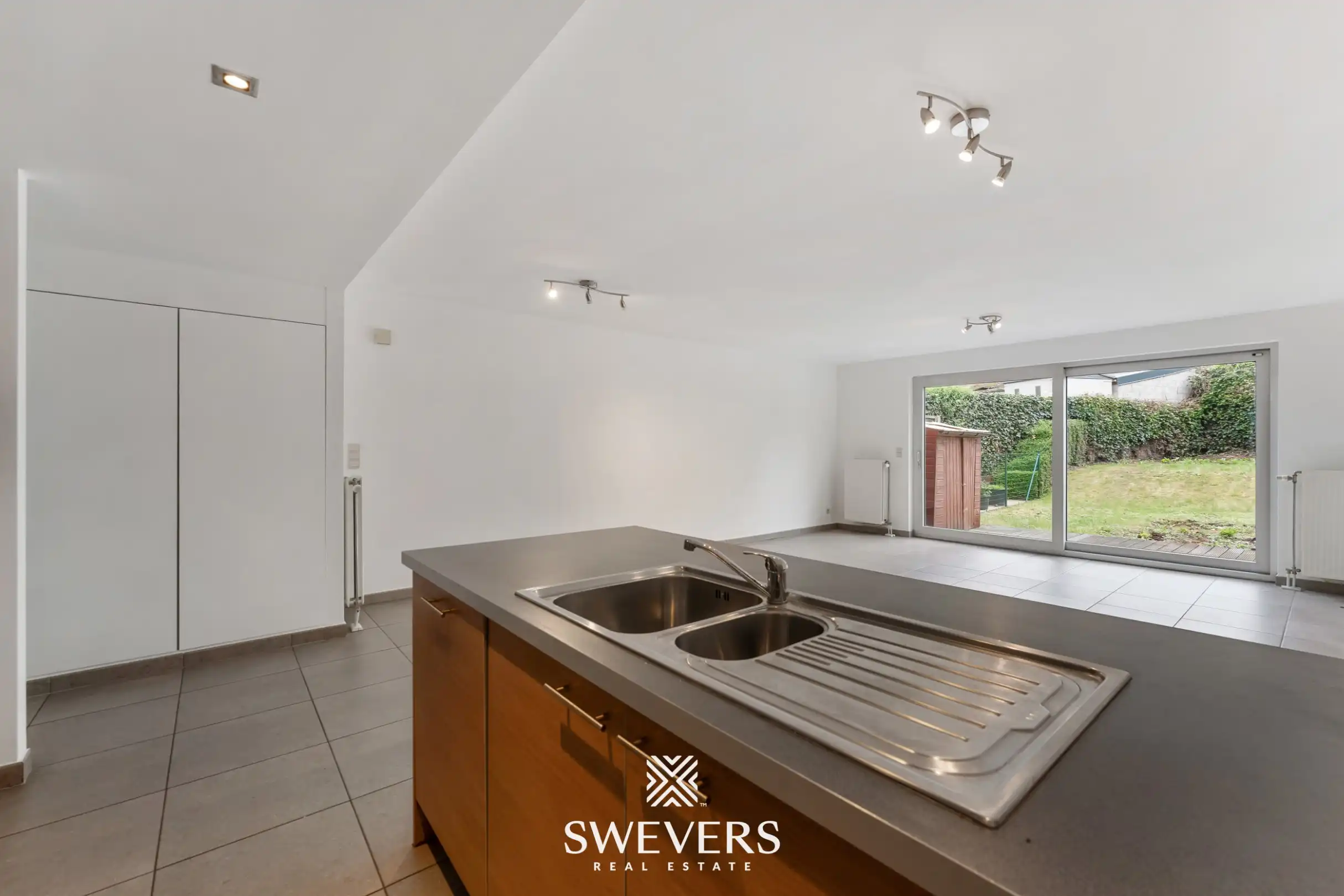 Ruim duplex appartement met 2 slaapkamers en tuin foto 8