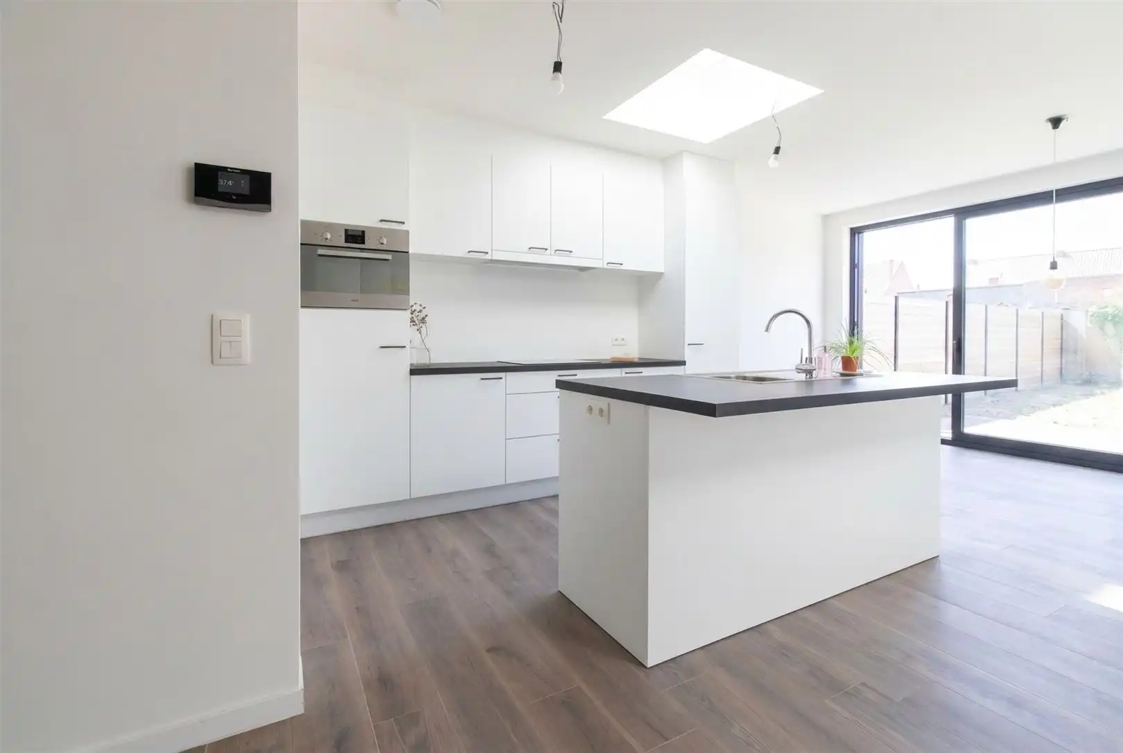 Volledig afgewerkte nieuwbouwwoning MOGELIJKS 6% BTW !! foto 4