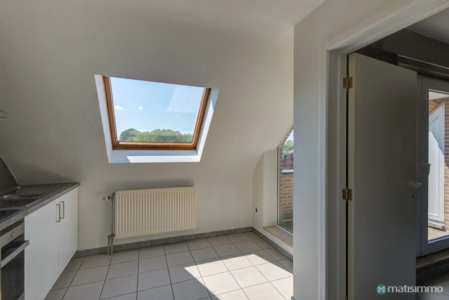 INSTAPKLAAR DUPLEX-APPARTEMENT MET 2 SLAAPKAMERS EN GARAGE NABIJ HET CENTRUM VAN BILZEN foto 6