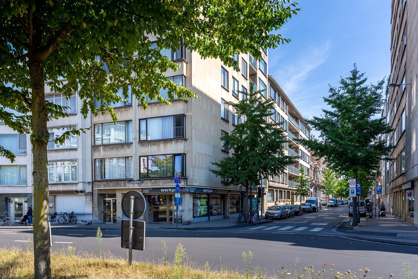 Instapklaar appartement met ruim terras  foto 29