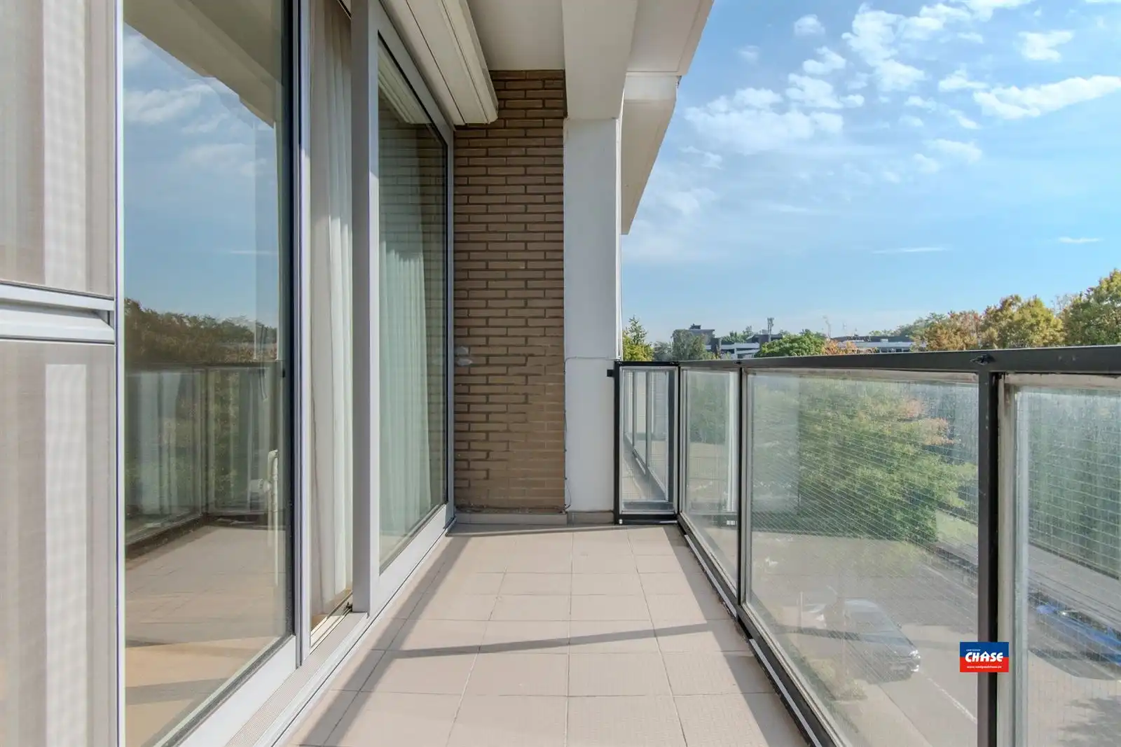 Ruim appartement met 3 slaapkamers, 2 terrassen en autostaanplaats foto 8