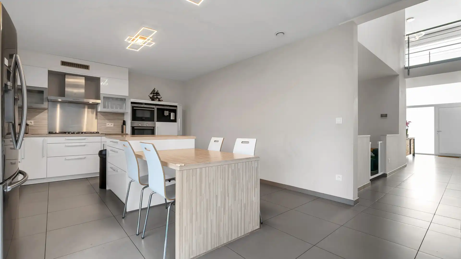 Trendy gezinswoning met open leefruimte, 4 slaapkamers en vrijstaande garage foto 10