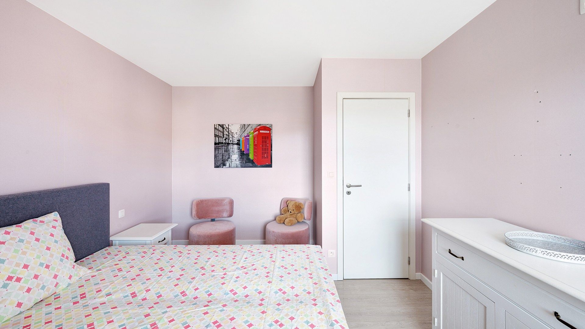 Bijzonder groot en goed onderhouden halfopen villa foto 16