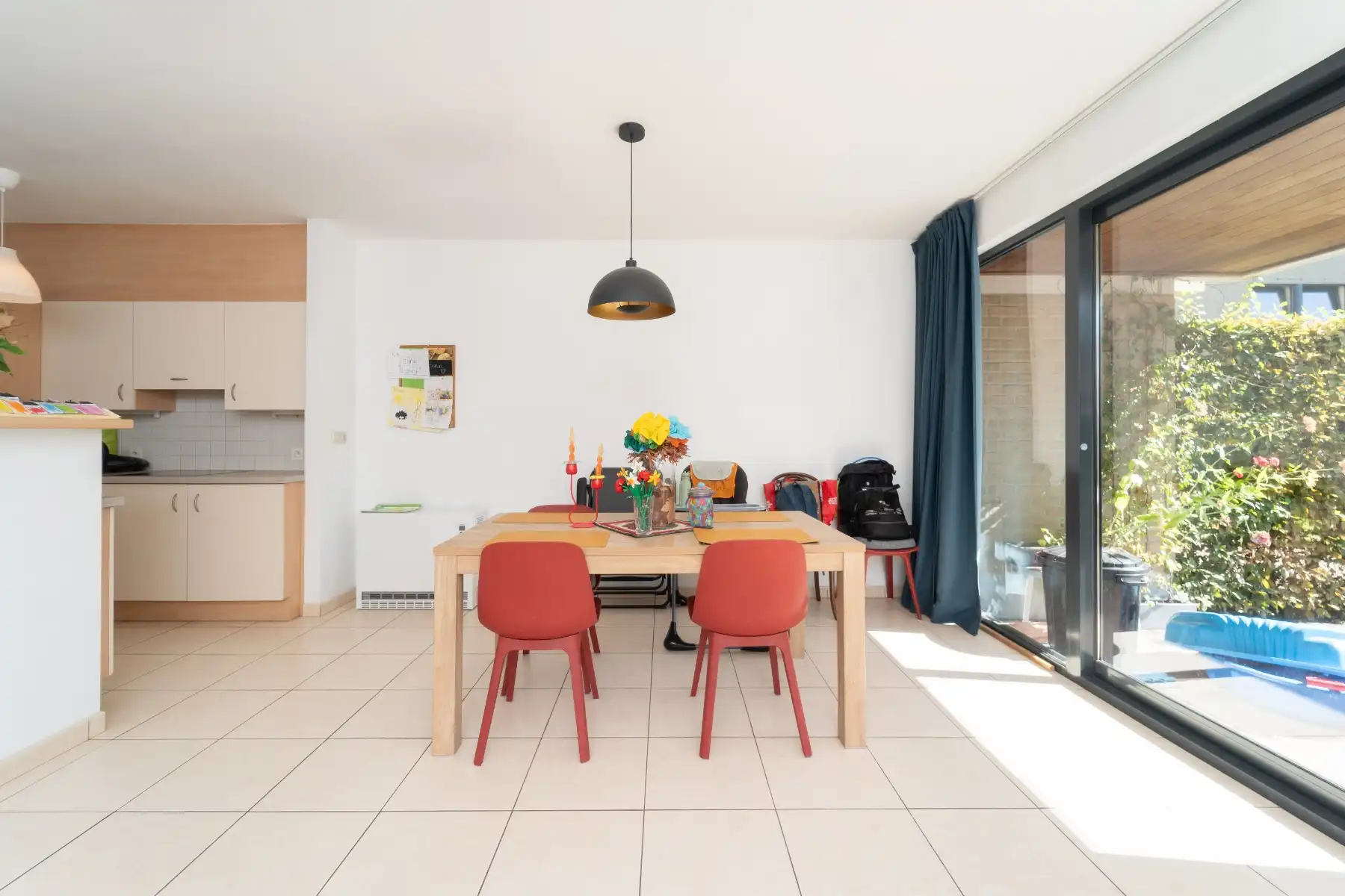 Gelijkvloers 2-slpk appartement met tuin! foto 8