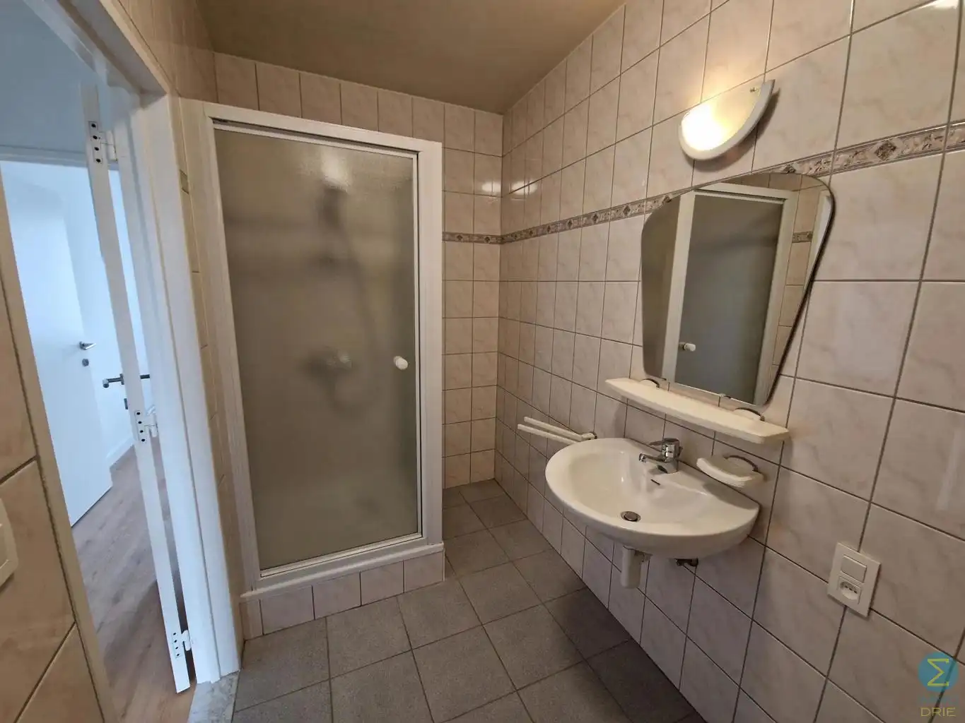 Woning met 3 slaapkamers en inpandige garage op 328m² foto 17