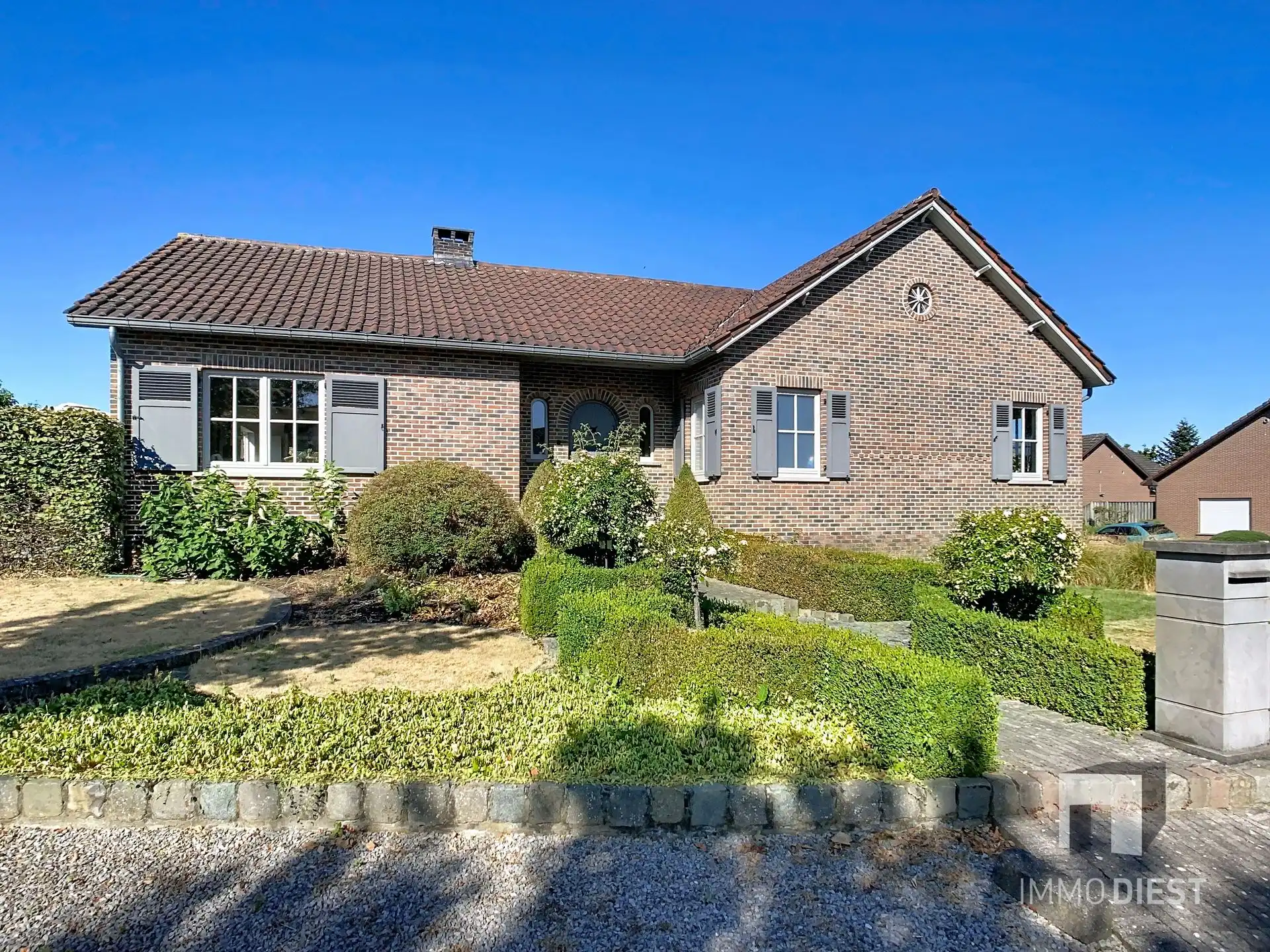 Gelijkvloerse bungalow - EPC C - 7a 83 ca foto {{pictureIndex}}