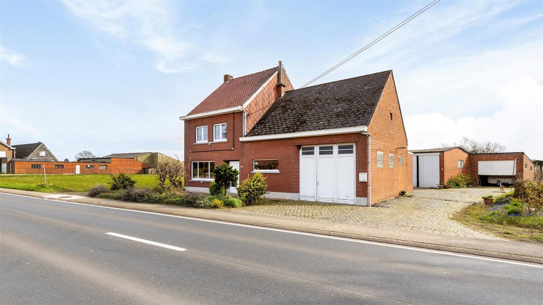 Ruime hoevewoning en bijgebouwen op 1,9 ha grond te Tremelo foto 3