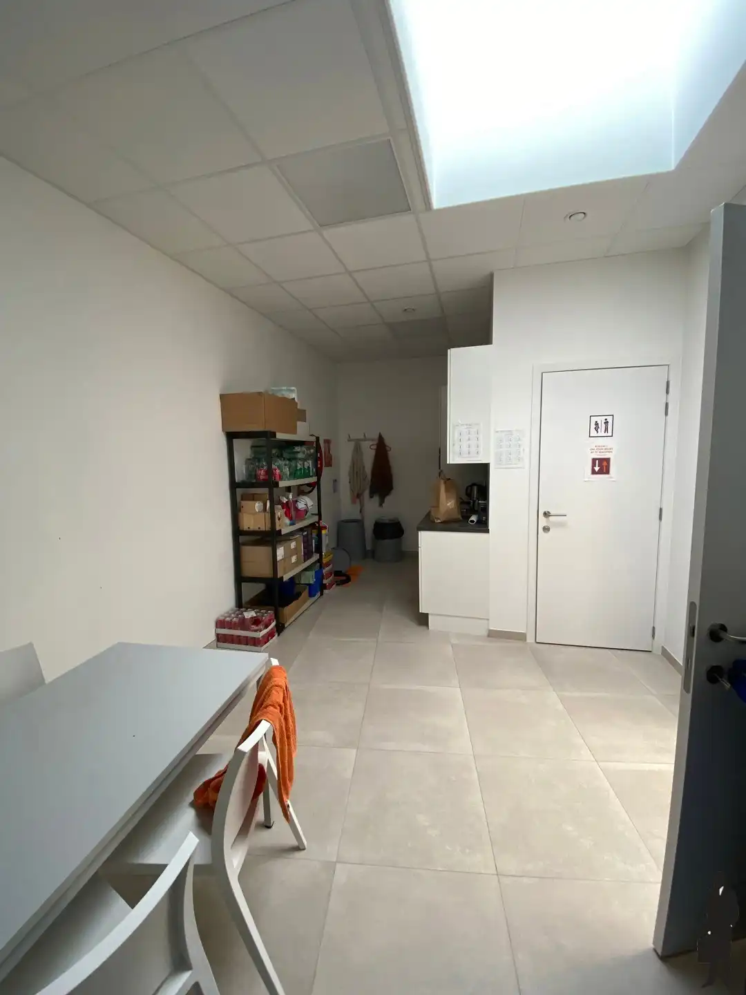 Ruime handels/ kantoorruimte in het centrum van Hoogstraten foto 7