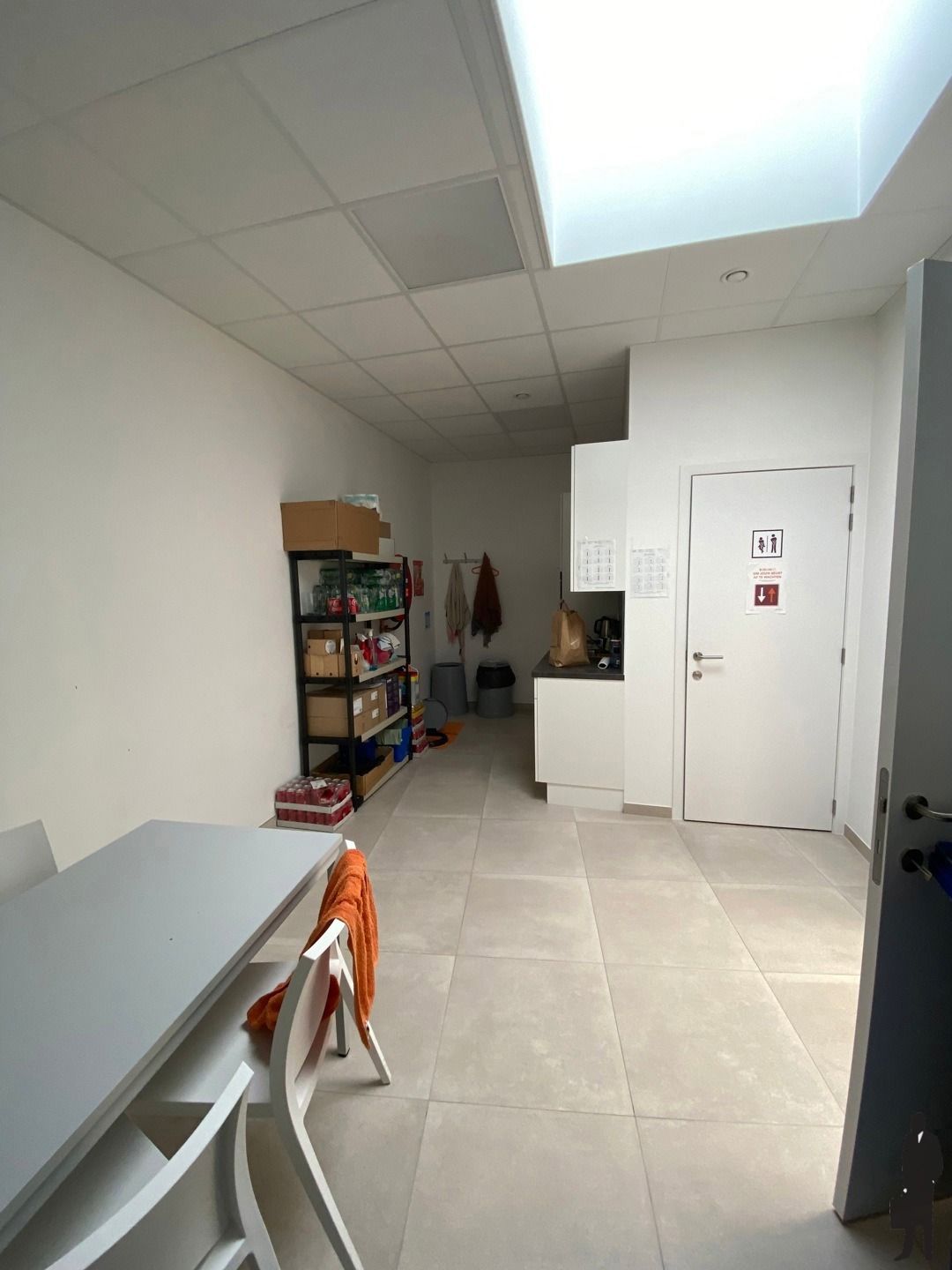 Ruime handels/ kantoorruimte in het centrum van Hoogstraten foto 7