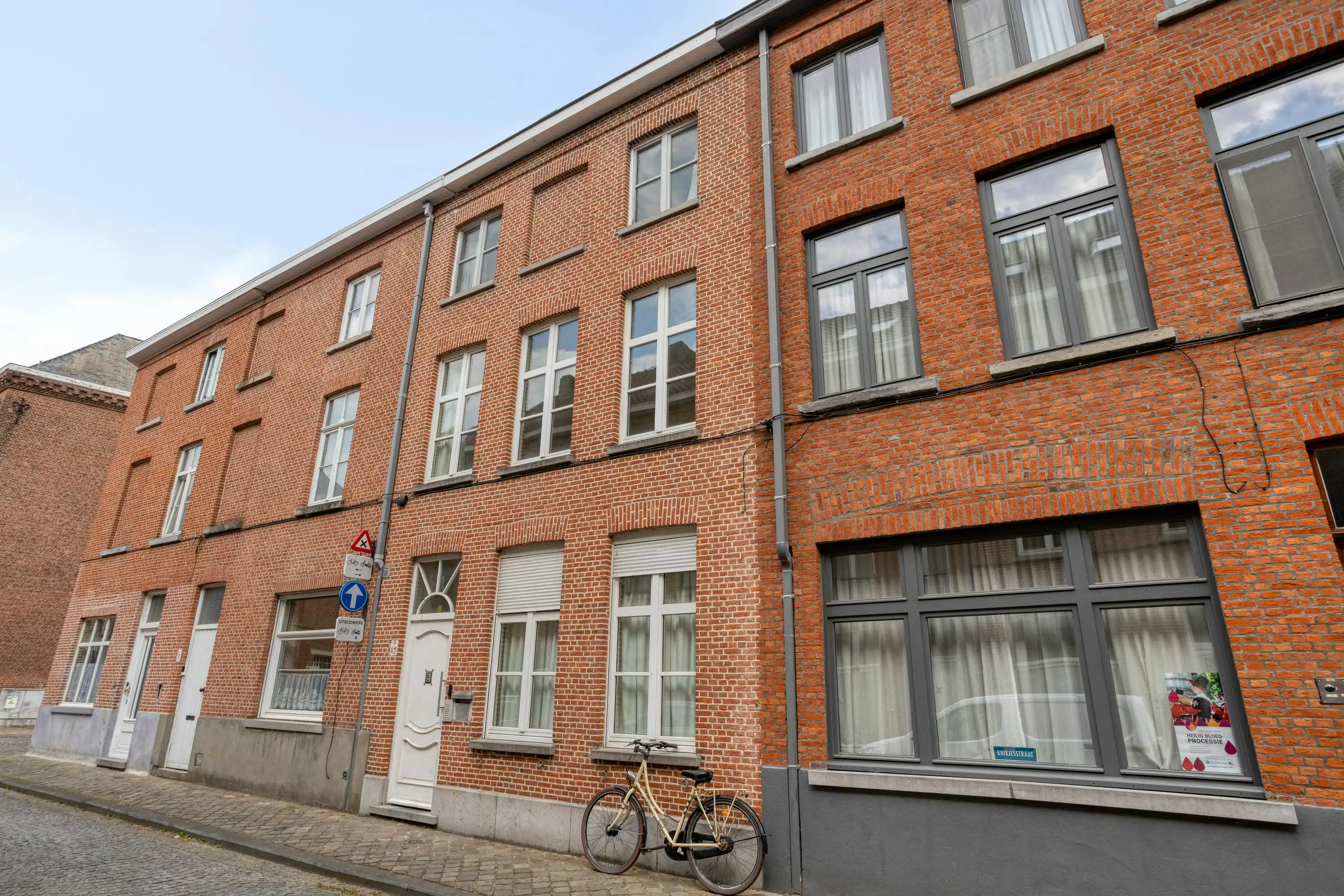 Karaktervol huis te renoveren in Brugge nabij het station foto 12