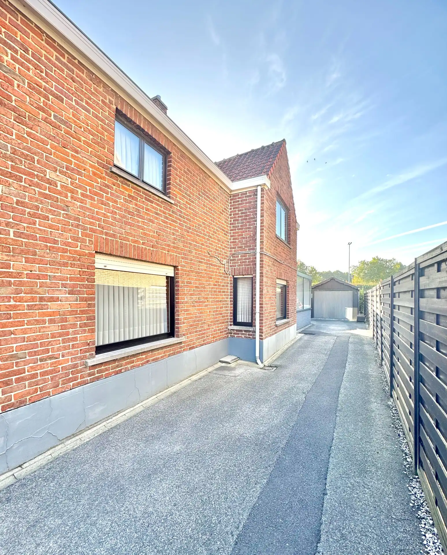 HALFOPEN WONING | 2 KAMERS |TERRAS | GARAGE | 208 M² foto 3