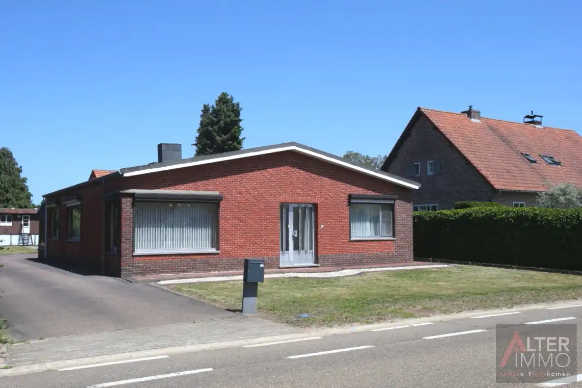 Hoofdfoto van de publicatie: VERKOCHT! Eengezinswoning met 3 (slaap)kamers op een goed gelegen perceel van 9a 76ca vlakbij Zolder centrum.