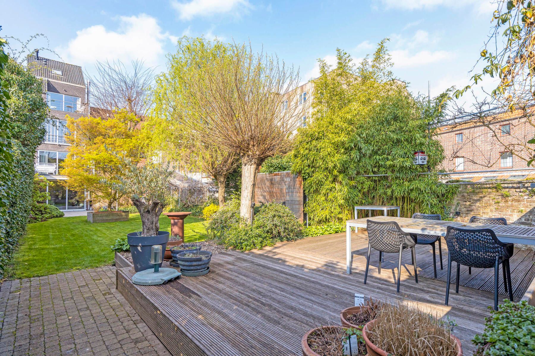 Prachtige woning met grote tuin foto 13