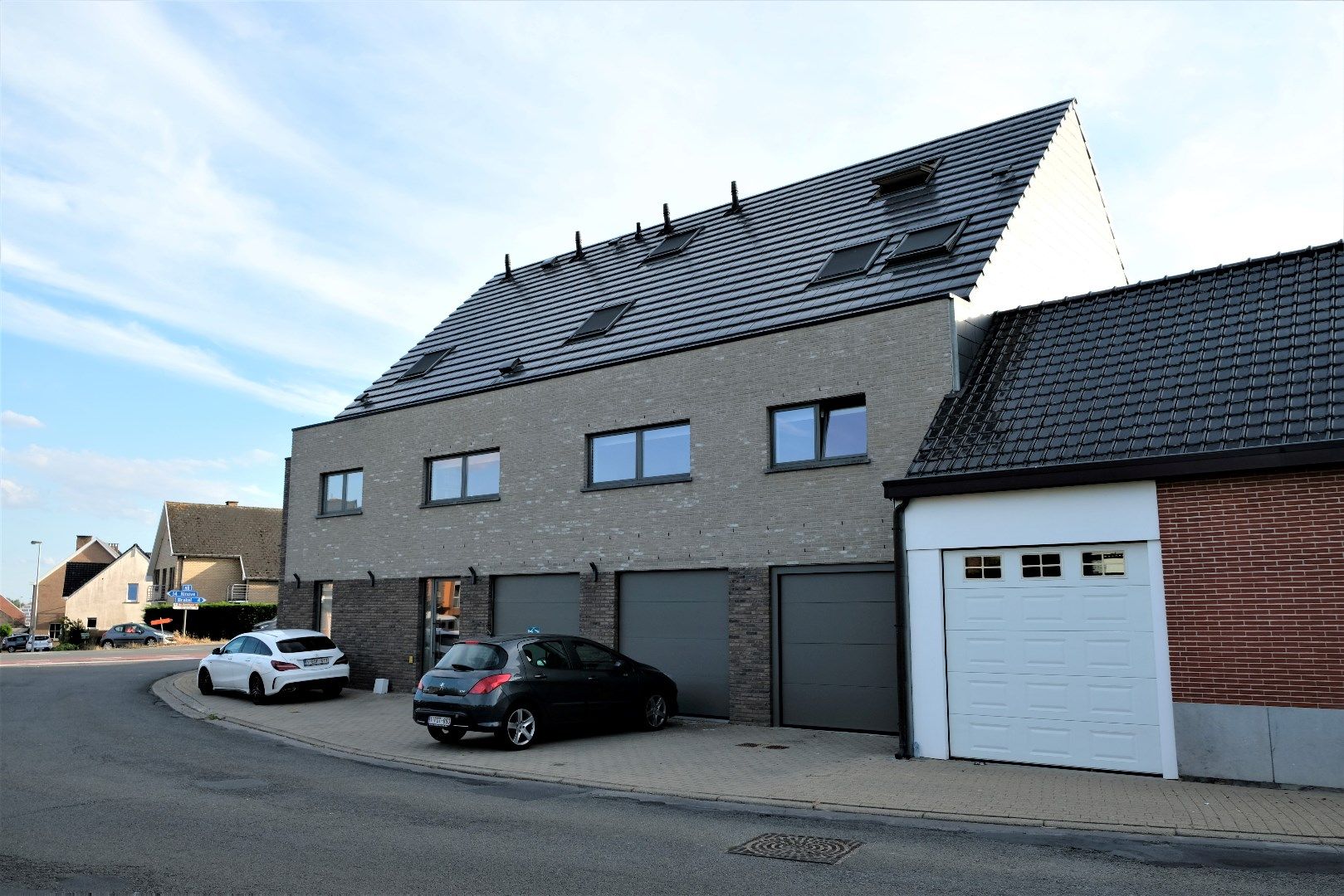 Mooi afgewerkt, ruim duplex-appartement (3 slks) met groot terras te Lierde foto 23