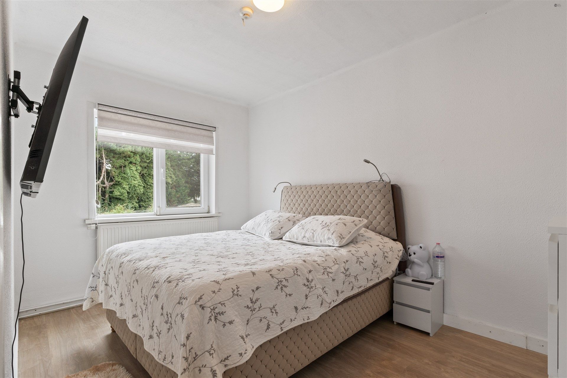 Centraal gelegen halfopen bebouwing met 3 slaapkamers. foto 7