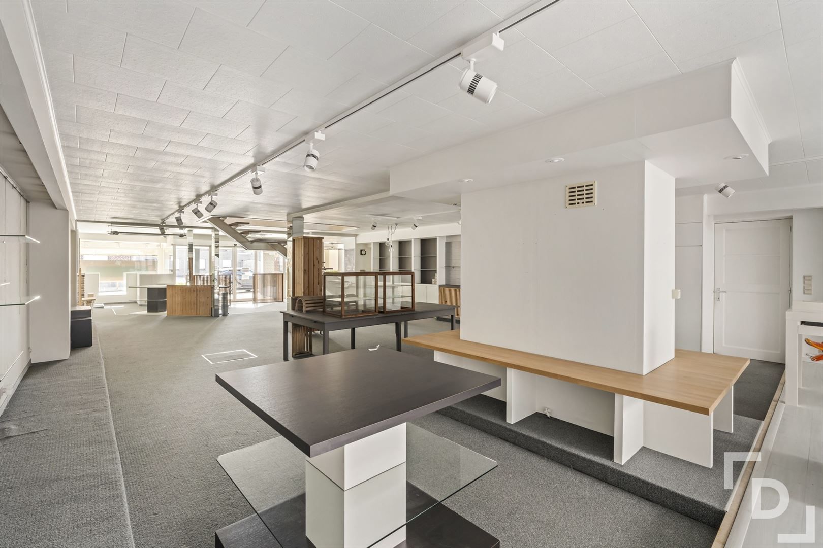 Ruime handelszaak met woonst & verhuurd appartement te koop in Poelkapelle. foto 14